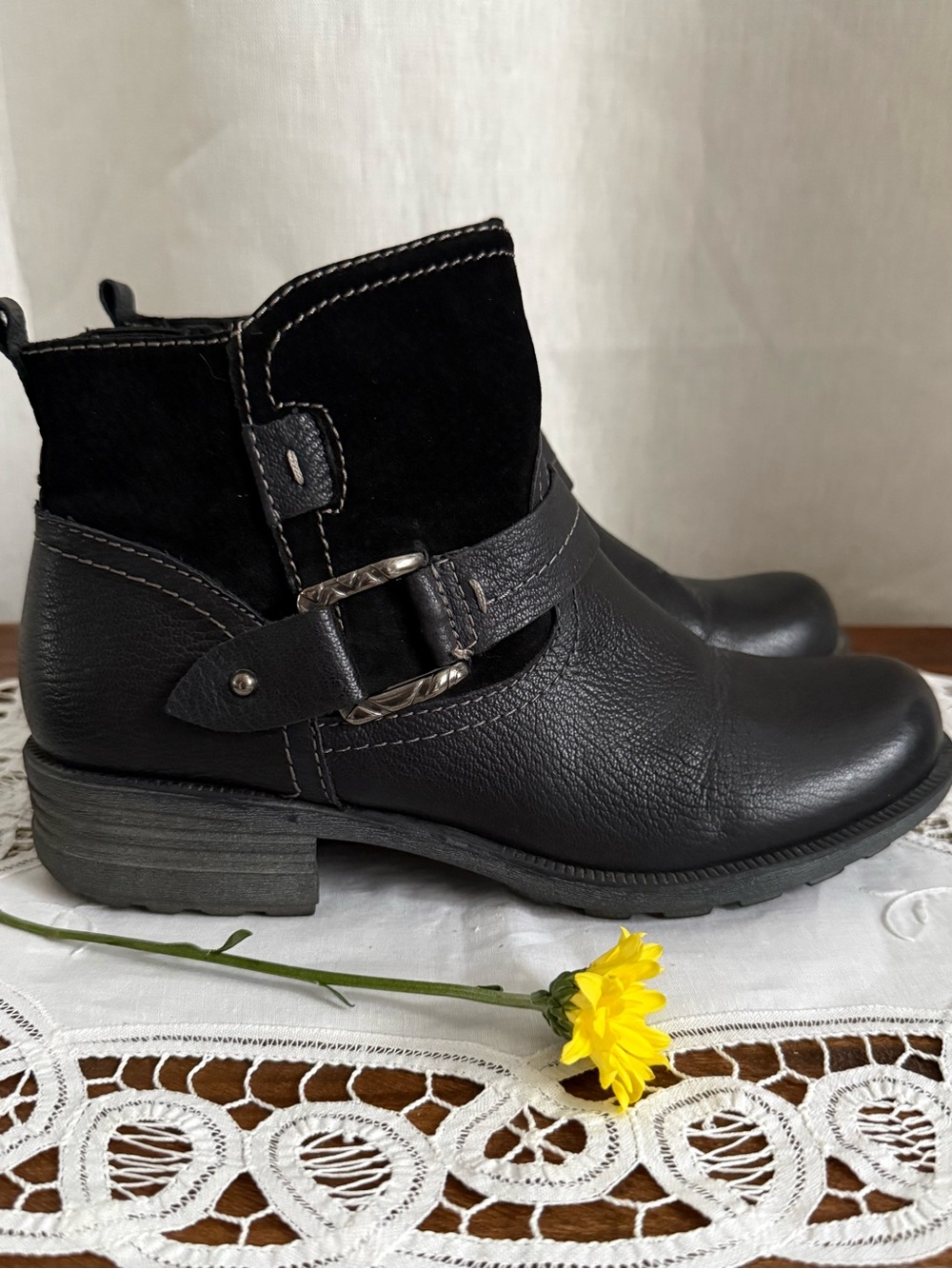 Earth Origins Paris Black Leather Suede Moto Buckle Ankle Boots Women's Size 9